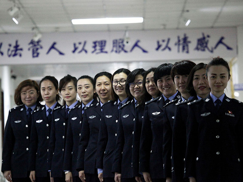 “以法管人、以理服人、以情感人”是這些有著大愛(ài)之心的女管教們的工作準(zhǔn)則1