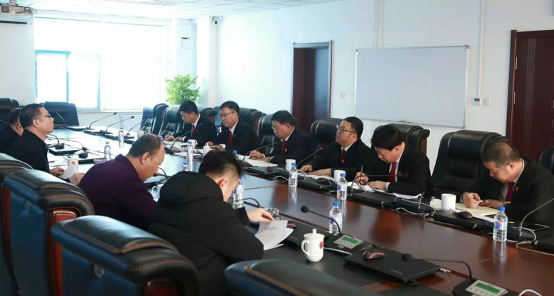 新民市法院全體班子成員參加會議