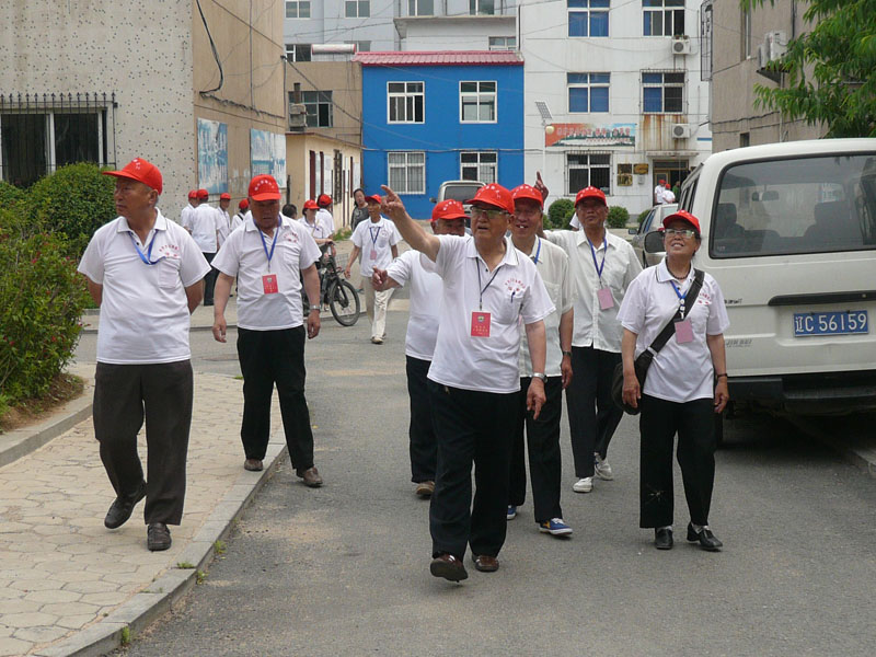 立山區(qū)深南街道老黨員義務(wù)聯(lián)防隊在巡邏