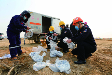 遼寧葫蘆島：警務(wù)“管理精細(xì)化+服務(wù)便捷化”模式助力企業(yè)復(fù)工生產(chǎn)04