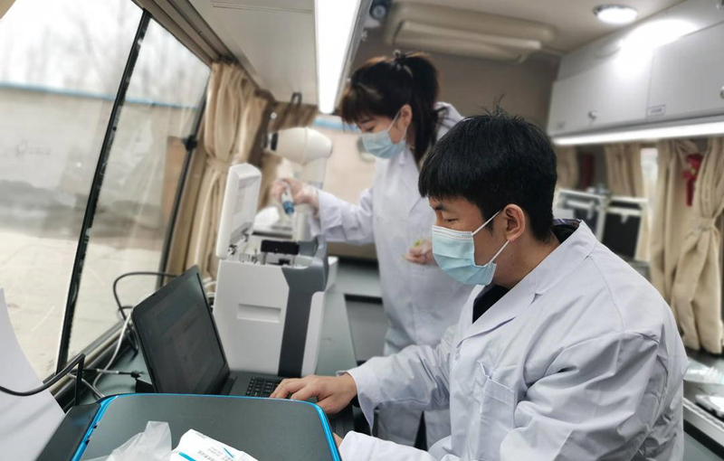 食品安全快速檢測(cè)車輛開進(jìn)校園
