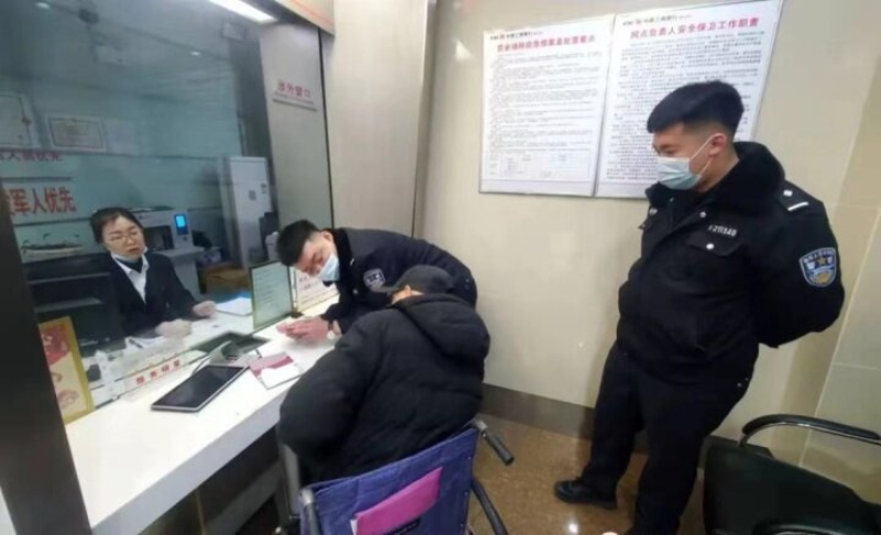 耐心了解老人需求。