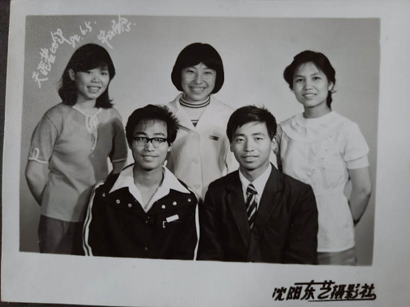 1980年一起寫《畫蛋》有感的老同學(xué)，前左一為楊清林