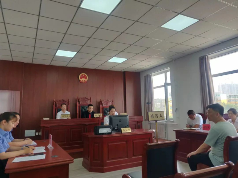 模擬庭審現(xiàn)場。