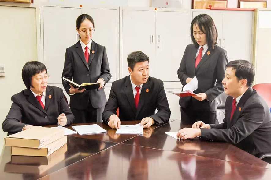 沈陽中院聯(lián)合復(fù)核考評(píng)組審查“五化”及示范法庭申報(bào)材料