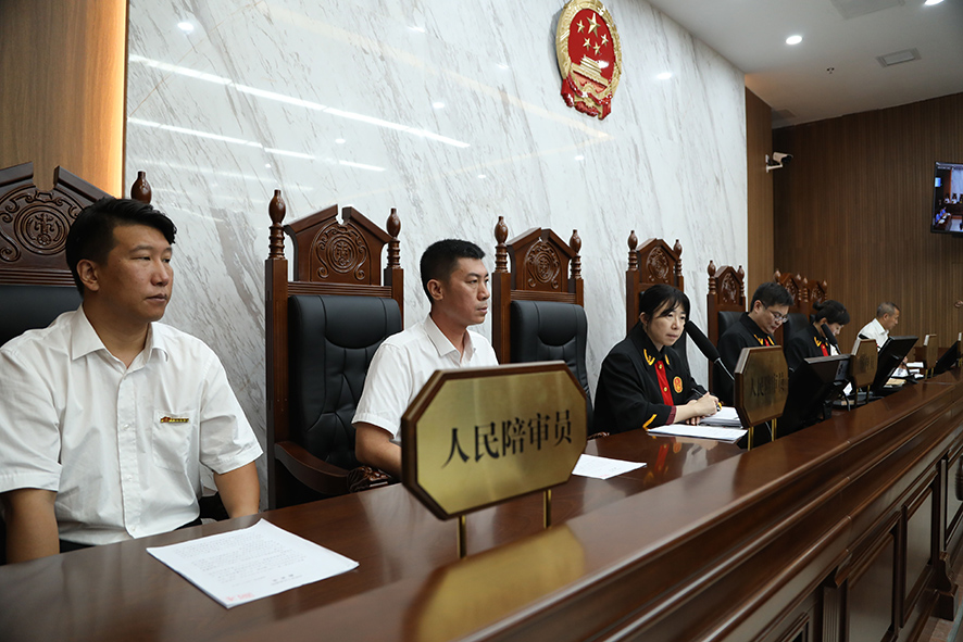 陪審員中有長(zhǎng)期從事生態(tài)保護(hù)、環(huán)境修復(fù)方面的專(zhuān)家。