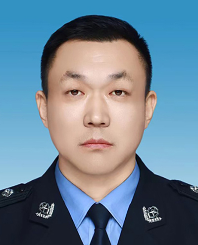 盤錦市雙臺(tái)子區(qū)副區(qū)長(zhǎng)、雙臺(tái)子公安分局黨委書記、局長(zhǎng)佟百軍