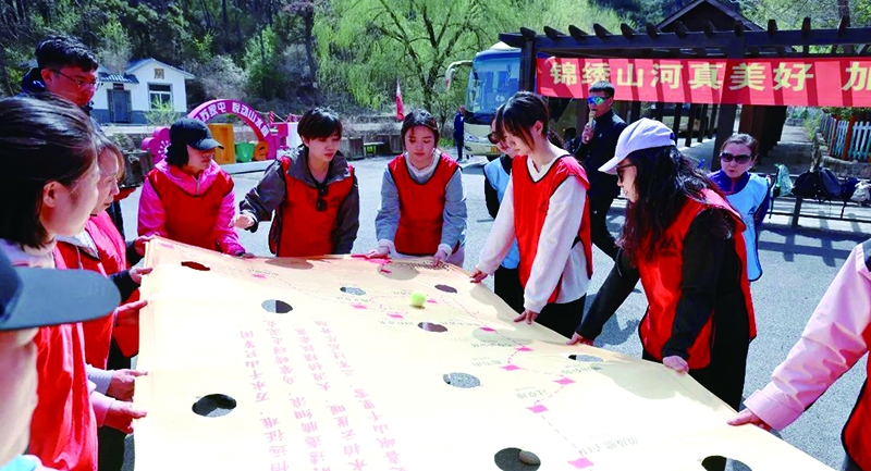 省女子監(jiān)獄組織民警開展素質(zhì)拓展活動(dòng)