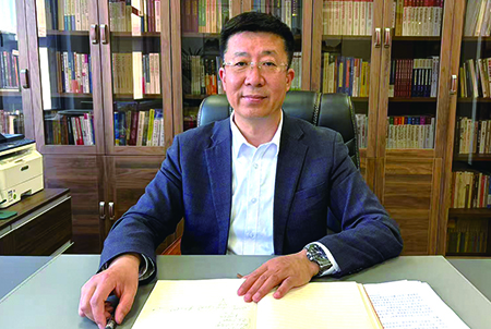 1——鞍山市律師協(xié)會(huì)會(huì)長(zhǎng)  成守印