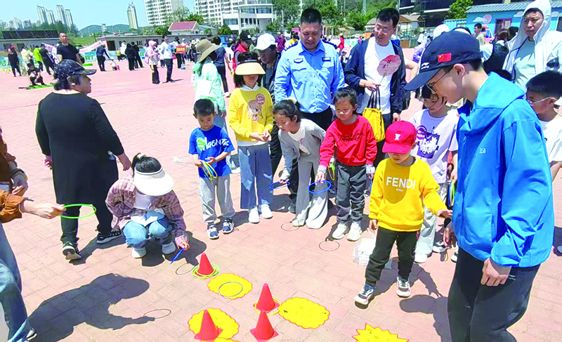 孩子們積極參加游戲