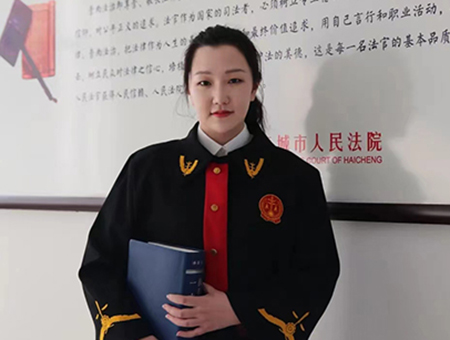 孫嘉欣法袍照